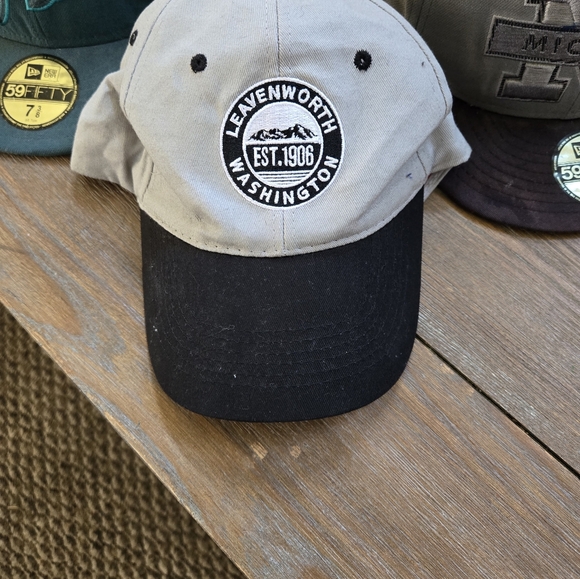 Men's hats bundle - Picture 2 of 11